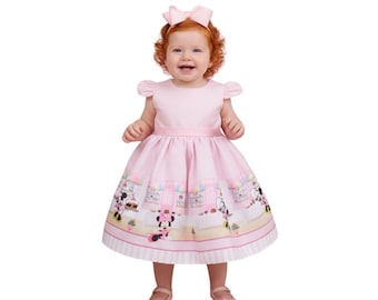 Vestido de pastel de lujo de Minnie Mouse con fondo rosa