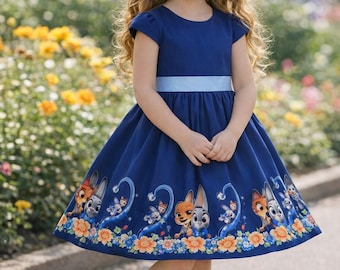 Luxe Zootopia-jurk met blauwe achtergrond.