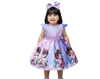 Vestido de lujo de Monsters Inc. con fajín lila.