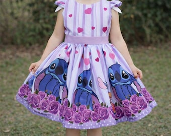 Vestido de lujo de Lilo & Stitch con fajín lila.