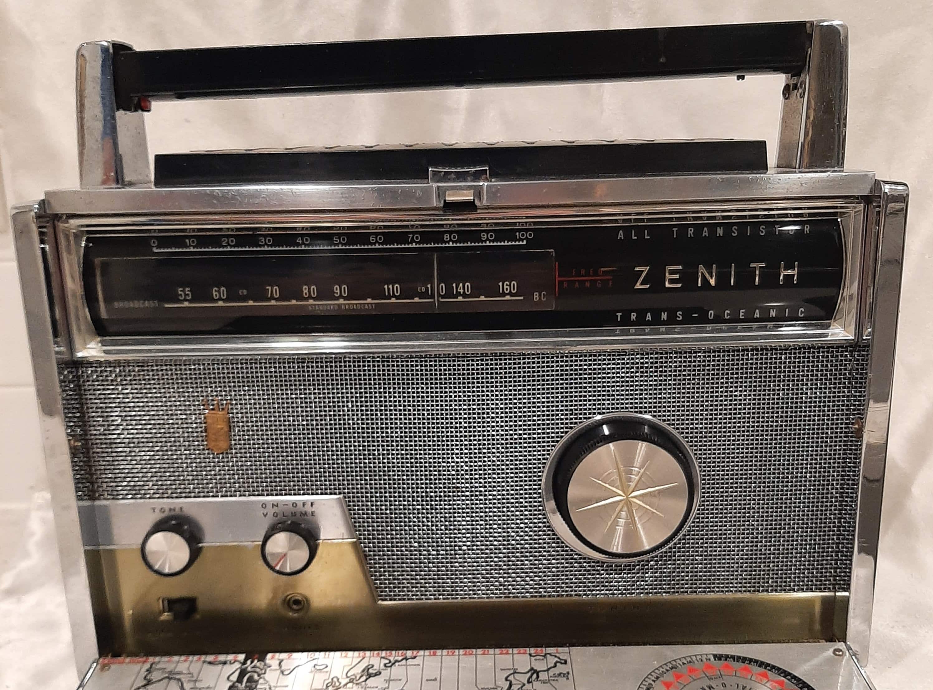 Zenith Royal 1000D Transoceanic Transistor Radio Manual looks Great