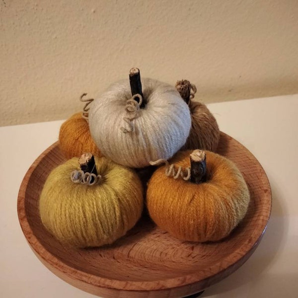 Mini calabazas de lana hechas a mano