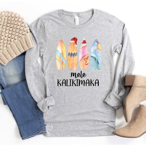Mele Kalikimaka, Beach Christmas Shirt, Hawaiian Christmas, Watercolor Surfboard Christmas T-Shirt,Coastal Christmas TShirt,Hawaii Xmas Gift afbeelding 3