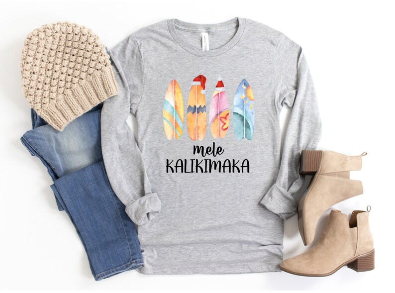 Mele Kalikimaka, Beach Christmas Shirt, Hawaiian Christmas, Watercolor Surfboard Christmas T-Shirt,Coastal Christmas TShirt,Hawaii Xmas Gift afbeelding 3
