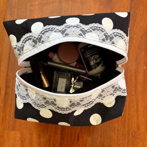 Handgemachte Make Up Tasche mit Polka Dots und Spitze