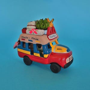 Handmade Colombian Chiva Sculpture Figurine (from Pitalito, Colombia)