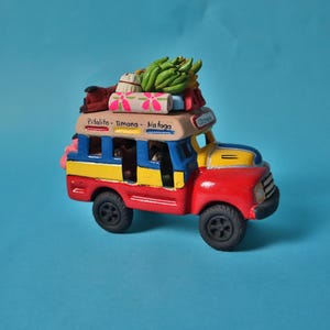 Handmade Colombian Chiva Sculpture Figurine (from Pitalito, Colombia)