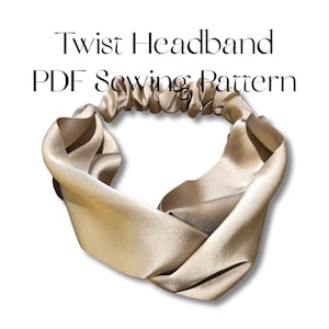 Könnte beinhalten: Ein beigefarbenes Satin-Twist-Stirnband. Das Stirnband besteht aus einem weichen, seidenartigen Stoff und ist so konzipiert, dass es um den Kopf getragen werden kann. Twist Headband PDF-Nähmuster.