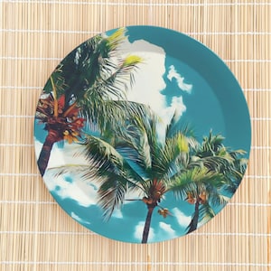 Set of 7.5 &quot; Palm Tree Plastic Plates, Made in UK, Tropical Party Decor, Shatterproof Summer Plate Set, Beach Themed Outdoor Dining