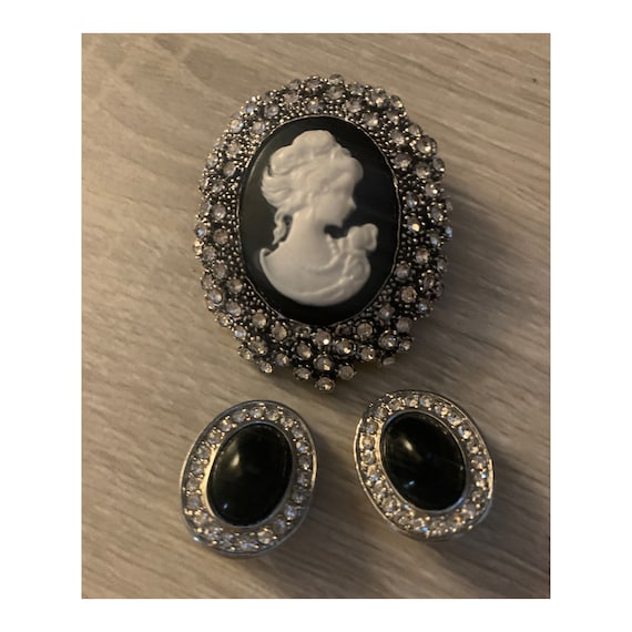 Vintage jewellery set Set includes: earrings broo… - image 1