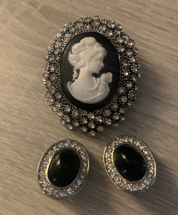 Vintage jewellery set Set includes: earrings broo… - image 3