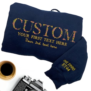 Sudadera con letras florales bordadas personalizadas, sudadera con flores universitarias, sudadera con capucha universitaria, camiseta de secundaria, letras bordadas, regalo de graduación