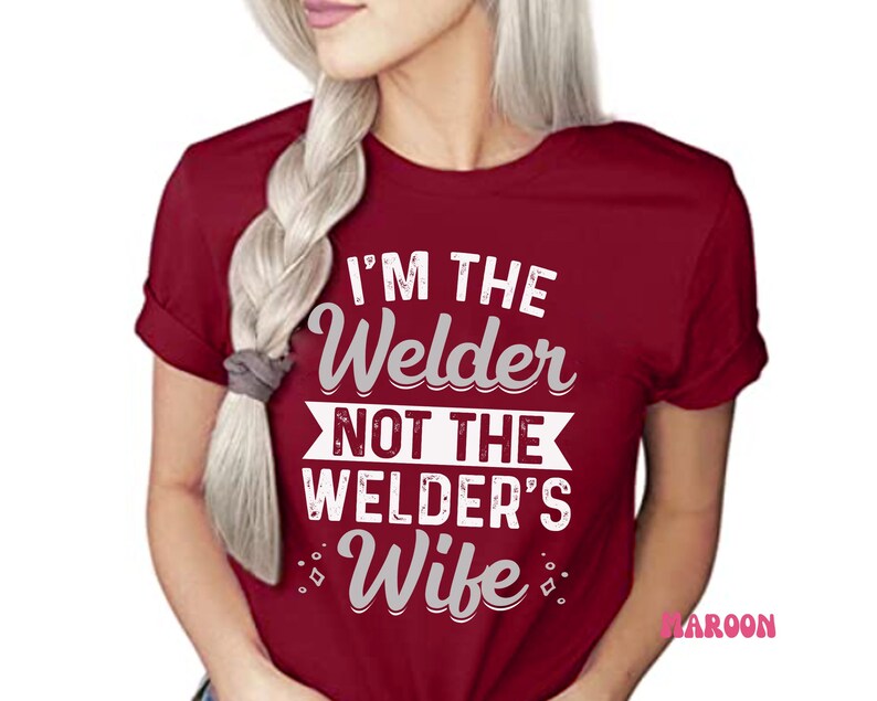 K&ouml;nnte beinhalten: Rotes T-Shirt mit kurzen &Auml;rmeln und wei&szlig;em Text, der "Ich bin der Schwei&szlig;er, nicht die Frau des Schweissers" lautet.