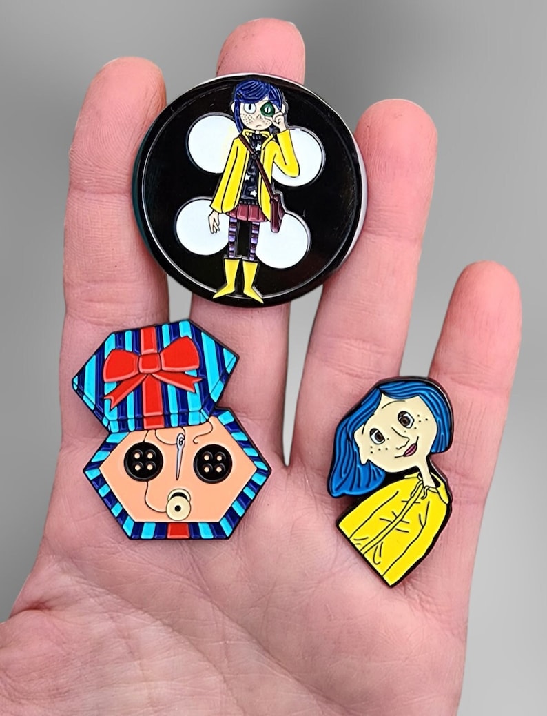 Coraline pin embellishments bild 1