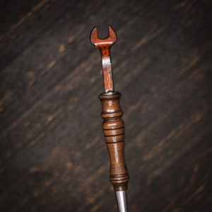 Beer Tap Handle: Vintage Williams Red Wrench