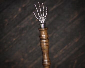 Zapfhahngriff: Skeletthand