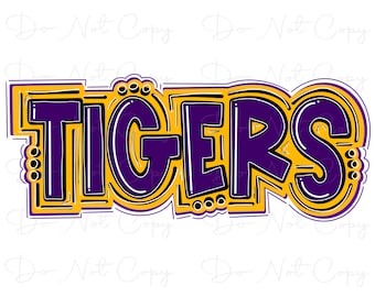 Puede incluir: Un diseño de arte de palabras "TIGERS" en morado y dorado con un contorno negro. El arte de las palabras está en una fuente en negrita y de tipo caricatura.