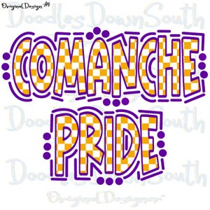 Puede incluir: Diseño gráfico con las palabras "COMANCHE PRIDE" en una fuente audaz y estilizada. Las letras están rellenas con un patrón de tablero de ajedrez amarillo y blanco, delineado en púrpura. El diseño incluye puntos púrpuras y un fondo blanco.
