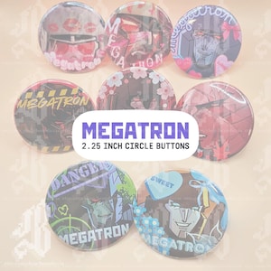 Puede incluir: Ocho botones circulares de 5,7 cm de diámetro, con diversas ilustraciones gráficas del personaje Megatron. Los diseños incluyen textos como Megatron, Danger y Sweet, junto con motivos como corazones, lazos y flores de cerezo.