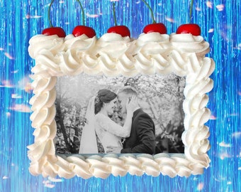 Fake Cake Fotorahmen 4x6 8x10 - Schlagsahne & Kirschen - Valentinstag, Hochzeit, Paargeschenk