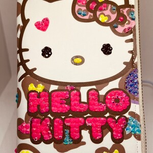 Billetera de piel sintética con estampado de leopardo y brillantes de Hello Kitty con brillantes de neón AB multicolor