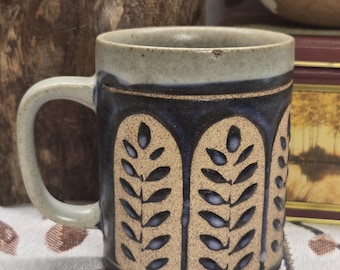 Stoneware blue floral pattern mug