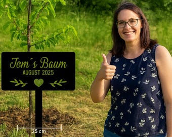 Personalisiertes Gedenkbaum Baum Schild mit Spieß – Garten Marker, Baum Namensschild - PETG - Gartenschild, Erinnerung Geburt Taufbaum BS01