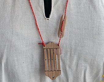 Mini handmade oak rigid heddle (loom) chain with space for 9 threads