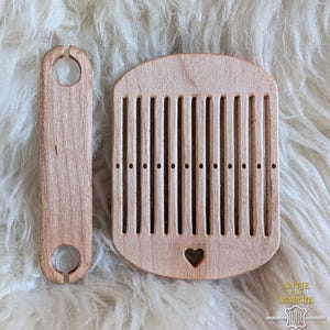 Telar de lizos rígidos hecho a mano, con lanzadera a juego (madera de arce) - espacio para 23 hilos