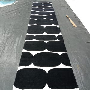 Hand Tufted Wool Runner Rug: Modern Geometric Loop-Cut Design