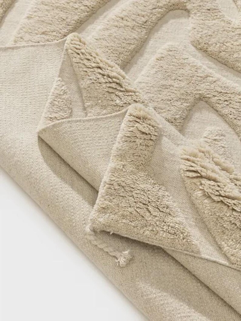 Wavy Edged Rug Handknotted Rug, Neutral Beige Wavy Pattern With High-low Carved ...