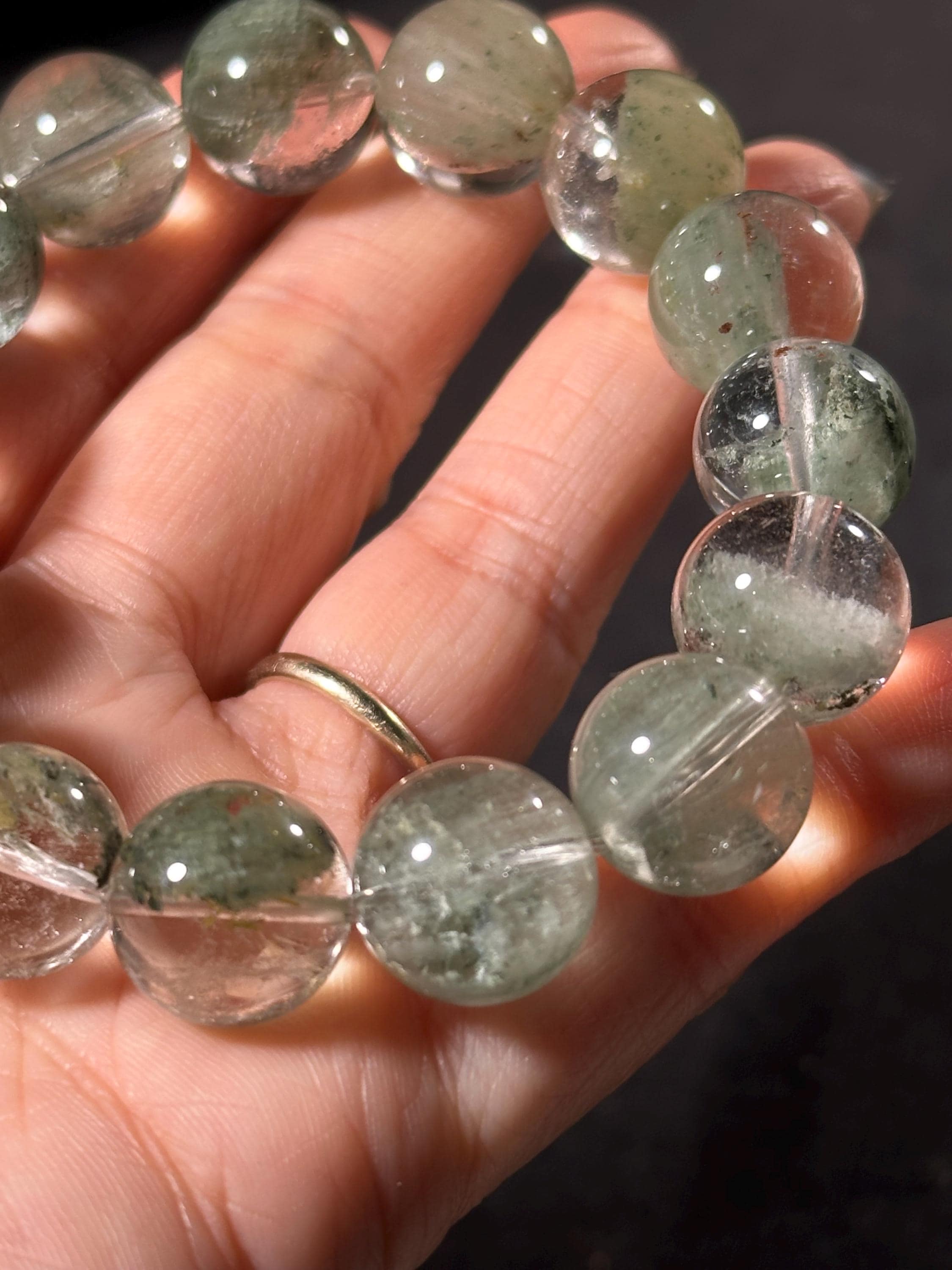 ライトグリーンファントムクォーツブレスレット：14mmクリスタルビーズ