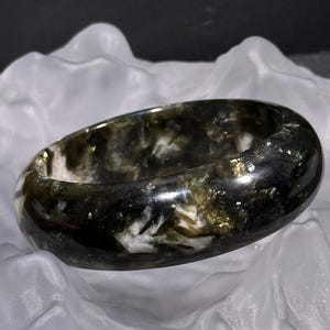 Whispers Grow Still | Green Mica in Quartz Bangle