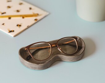 Handmade Concrete Glasses Holder: Minimalist Eyewear Tray