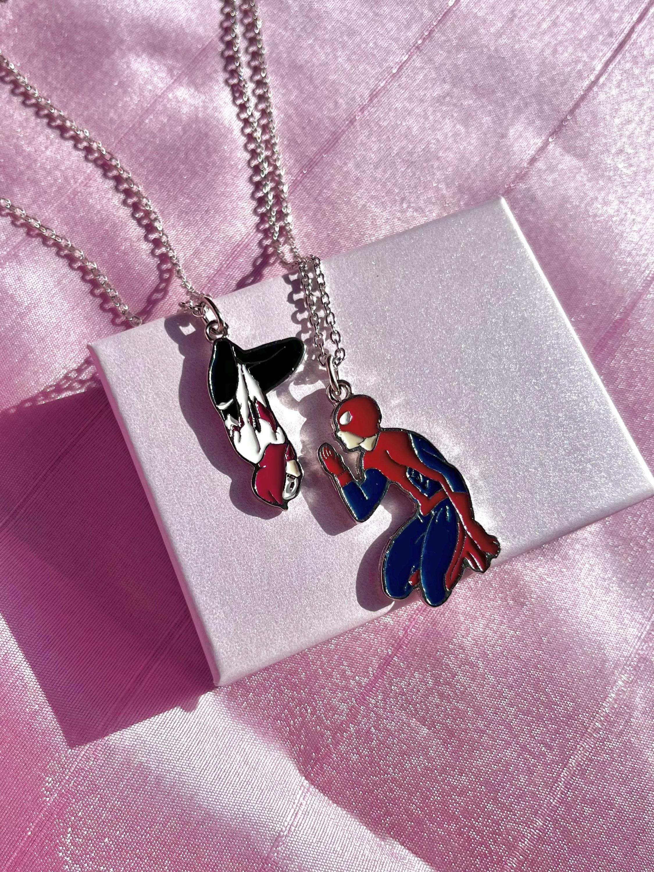 Peter Kissing Gwen Couple Necklace, Spider man and Spider girl Necklace, 2 pcs Lover Necklace, Friendship Necklaces, Valentines Gift idea