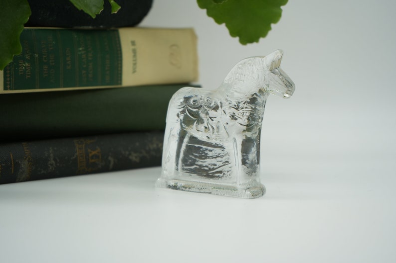 Vintage 'Lindshammar' Glass Horse Dalahast Paperweight Designed by Christer Sjögren Swedish 1970s Dala Horse Figurine Home Decor Rare image 3