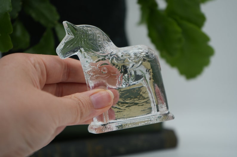 Vintage 'Lindshammar' Glass Horse Dalahast Paperweight Designed by Christer Sjögren Swedish 1970s Dala Horse Figurine Home Decor Rare image 7