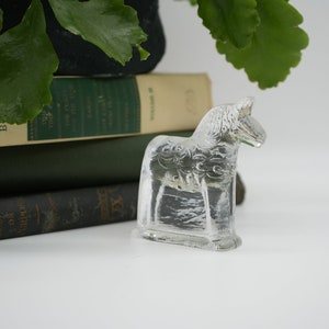 Vintage 'Lindshammar' Glass Horse Dalahast Paperweight Designed by Christer Sjögren Swedish 1970s Dala Horse Figurine Home Decor Rare image 2