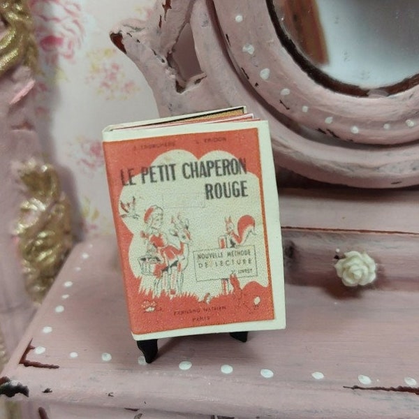 Dollhouse 1:12. Book. Story. La petit Chaperon Rouge. In French