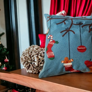 Christmas Throw cushion/Pillow Cover for Sofa , Snowflakes Pillowcase Holiday Unique Gift  for Home LIivng Room New Year Holiday