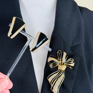 Lady Remington 80s Bow Brooch