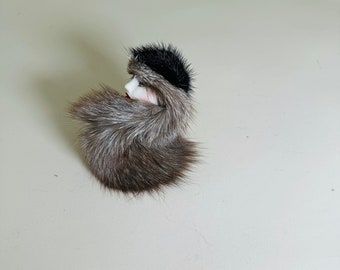 Broche Han Shin Fur Co Ltd