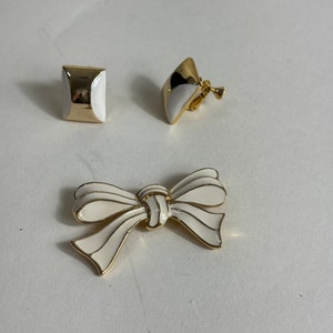 Trifari Enamel Brooch and coordinated screw back earrings