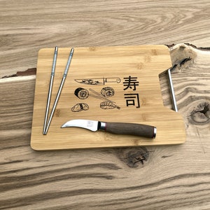 Bamboe snijplank met metalen handvat met Japans design. Het perfecte cadeau voor de chef-kok, vriend, vriendin, zus, vader, moeder afbeelding 3
