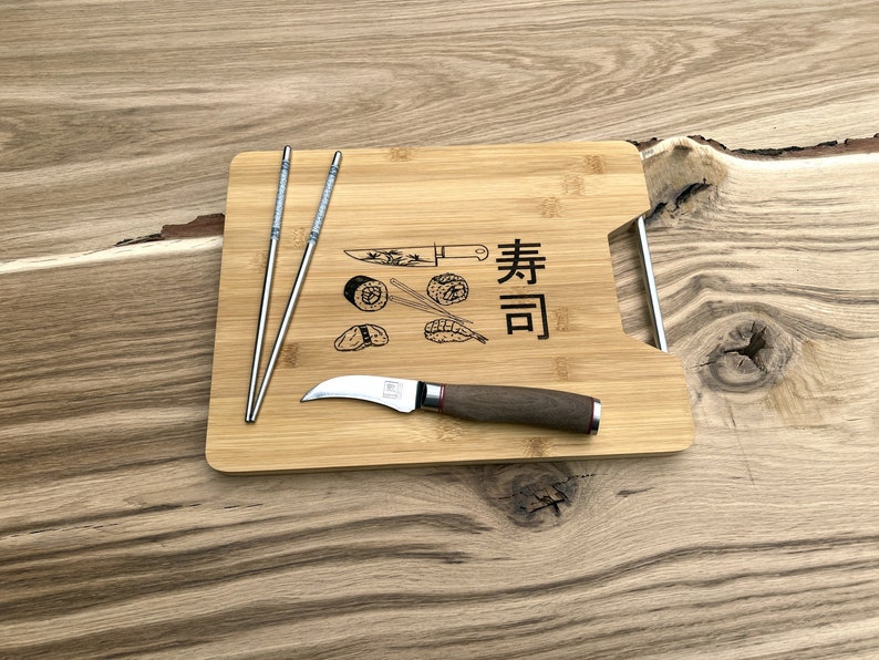 Bamboe snijplank met metalen handvat met Japans design. Het perfecte cadeau voor de chef-kok, vriend, vriendin, zus, vader, moeder afbeelding 3