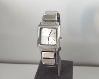 Montre vintage unisexe Casio, cadran blanc, bracelet en acier inoxydable