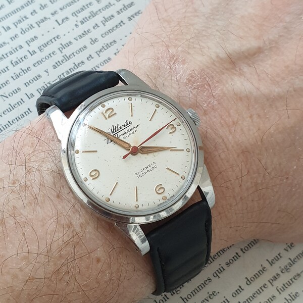"Besondere mechanische Vintage ""Världsmasterur"" Armbanduhr von AS 1430 Schweizer Uhrwerk Mid-Century."