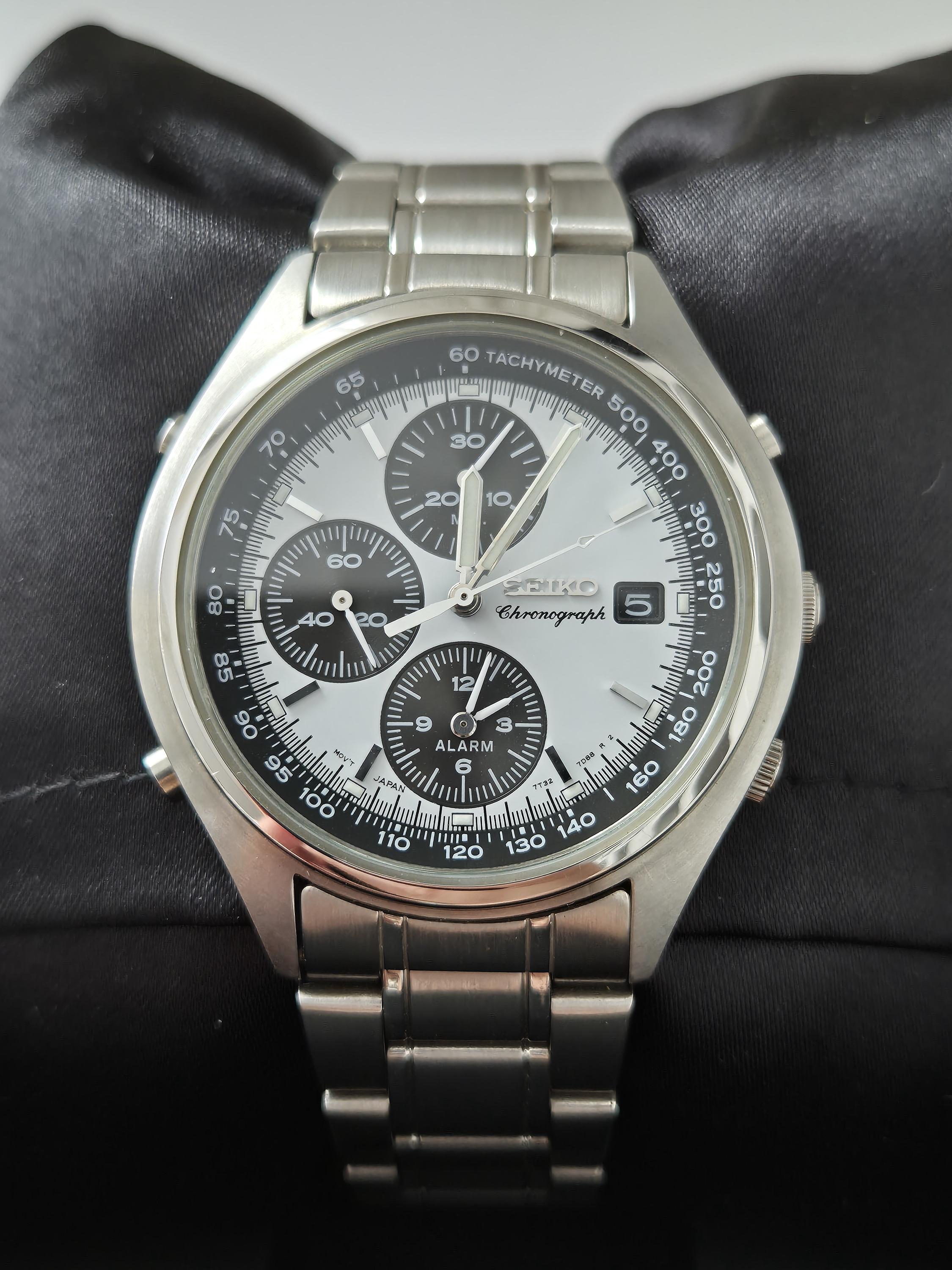 NOS Vintage Seiko Panda Chronograph Alarm Quartz Unisex Watch,7t32