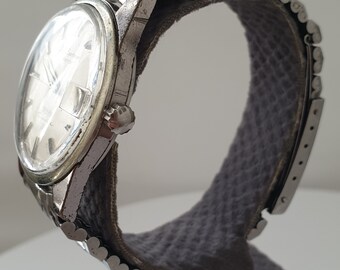時計 SEIKO Universe DIASHOCK 14KWG 180200 This Japan Exclusive Seiko is a Vintage Enthusiast's Dream