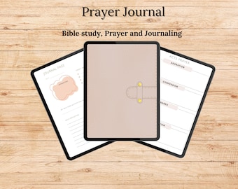 Könnte beinhalten: Drei digitale Tablet-Bildschirme, die eine Gebetsjournal-Vorlage zeigen. Die Bildschirme befinden sich auf einem Holzgrund. Die Journal-Seiten beinhalten Abschnitte für Bibelstudium, Gebet und Journaling.